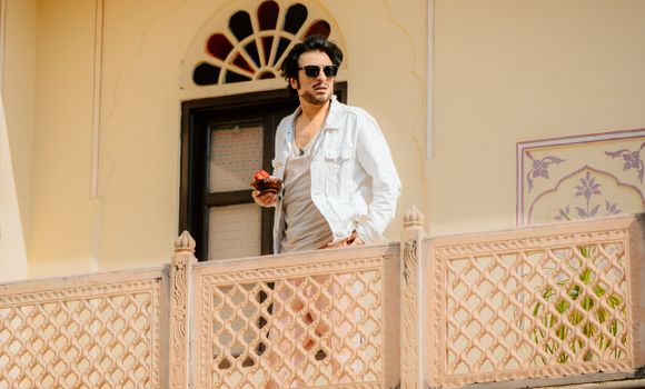 Владимир Тишко в шоу «Тайный миллионер». Фото: СТС