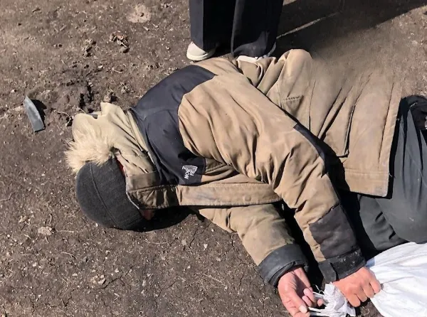 В Туве педофил проник в школу, зашел в туалет и снял штаны перед девочкой. Фото: t.me/mash_siberia