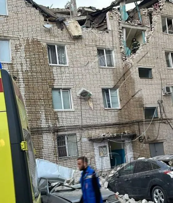 В Черкесске из-за больной пенсионерки в многоэтажке взорвался газ, двое погибли. Фото: t.me/mash_gor