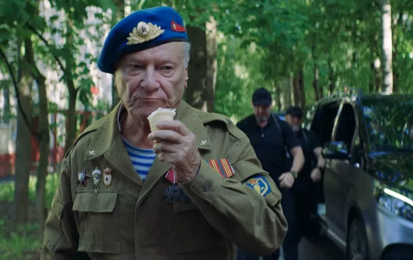 В новом фильме Палыч спасает памятник Воину-освободителю и воюет с нечистыми на руку бизнесенами. ФОТО: «Каро Премьер»