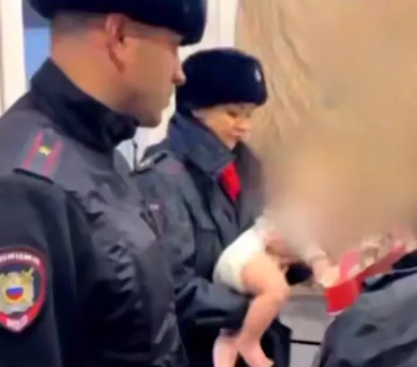 В Благовещенске мать сутками избивала 3 своих малышей, отправляя видео их отцу. Фото: t.me/amur_mash