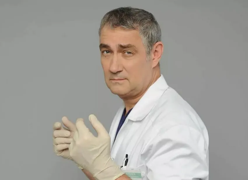 Актеру сериала «Склифосовский» Юшкевичу заменили тазобедренные суставы протезом. Фото: @breakingmash