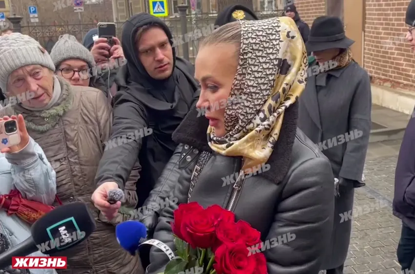 Ксения Таран выразила дань памяти Ларисе Голубкиной. Фото: «Жизнь»