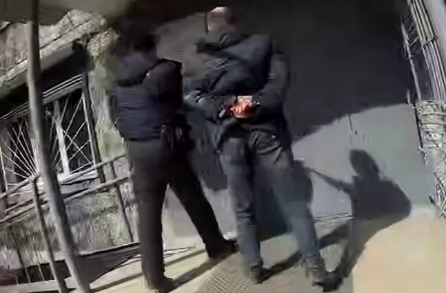 В Иркутске сторож пытался задушить 8-летнюю девочку в подъезде. Фото: t.me/babr_mash