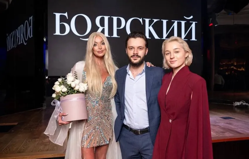 Ариадна Волочкова пришла на день рождения мамы с женихом. Фото: Instagram (запрещен в РФ) / @volochkova_art