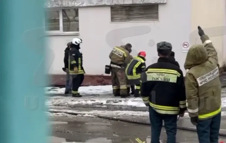При пожаре в больнице Екатеринбурга пострадал 1 человек, прыгнувший из окна. Фото: t.me/url_mash