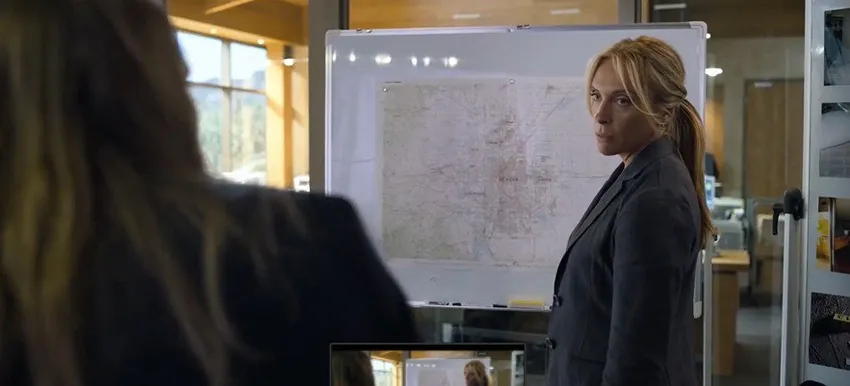 Кадр из сериала "Невозможно поверить", 2019, реж. Лиза Холоденко, Майкл Диннер, Сюзанна Грант