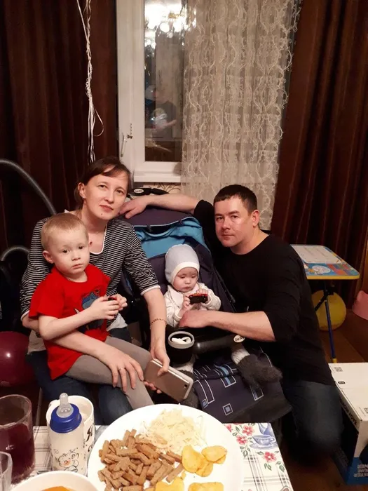 Малыш с родителями и старшим братом. Фото: личный архив семьи Фокиных
