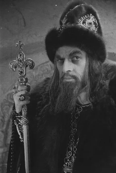 Николай Черкасов в роли Ивана Грозного. Кадр из фильма "Иван Грозный", 1944, реж. Сергей Эйзенштейн