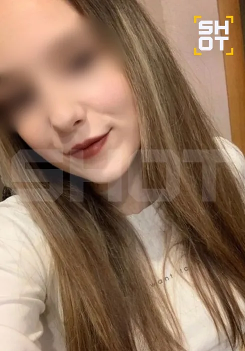 18-летняя дочь Светланы, которая яростно била Валерия по голове. Фото: @t.me/shot_shot 