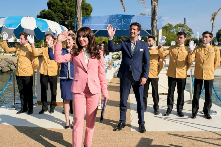 Кадр из сериала "Белый лотос", 2021, реж. Майк Уайт