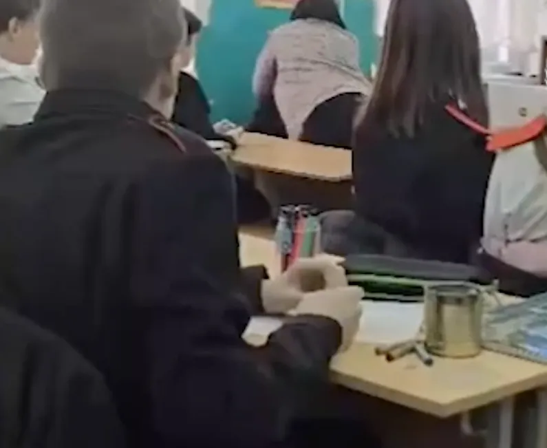 В Краснодарском крае у преподавательницы ИЗО сдали нервы - она подняла руку на своего ученика. Фото: t.me/kub_mash