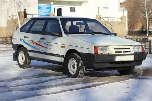 Белая "девятка" - первый автомобиль Дмитрия. Фото: личный архив Дмитрия Радонова