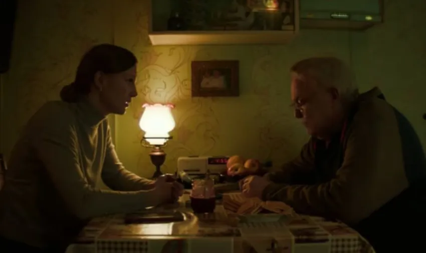 Марьяна Спивак сыграла дочь героя Стоянова. Кадр из сериала "Мамонты", 2024, реж. Михаил Чистов