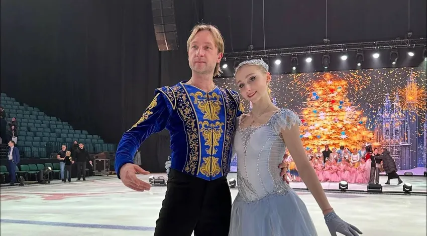 Фигуристка быстро начала расти в команде олимпийского чемпиона. Фото: t.me/sofia_muravyova