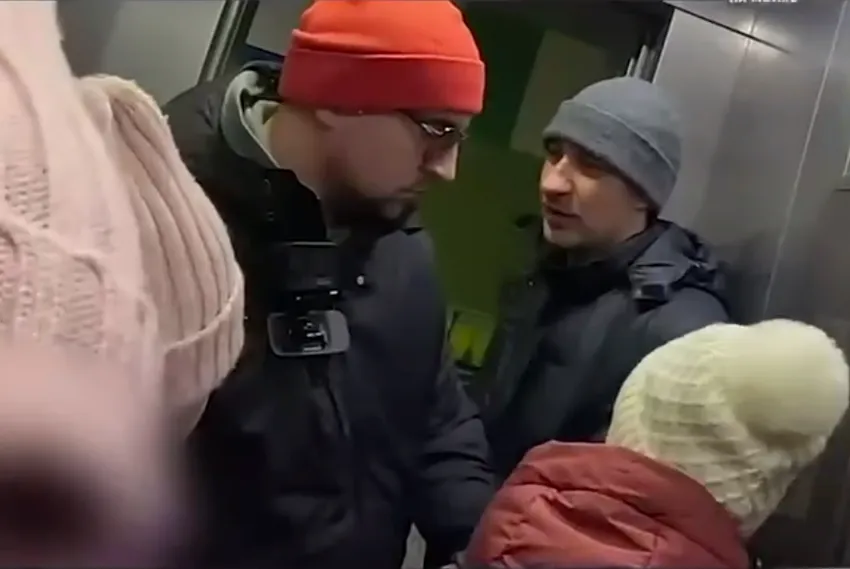 В Питере курьер спас двух школьниц от пьяного мужчины, который преследовал детей. Фото: t.me/mashmoyka