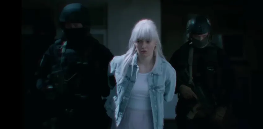 Главная героиня оказалась в непростой ситуации. Кадр из сериала "Трудная", 2024, реж. Оксана Барковская