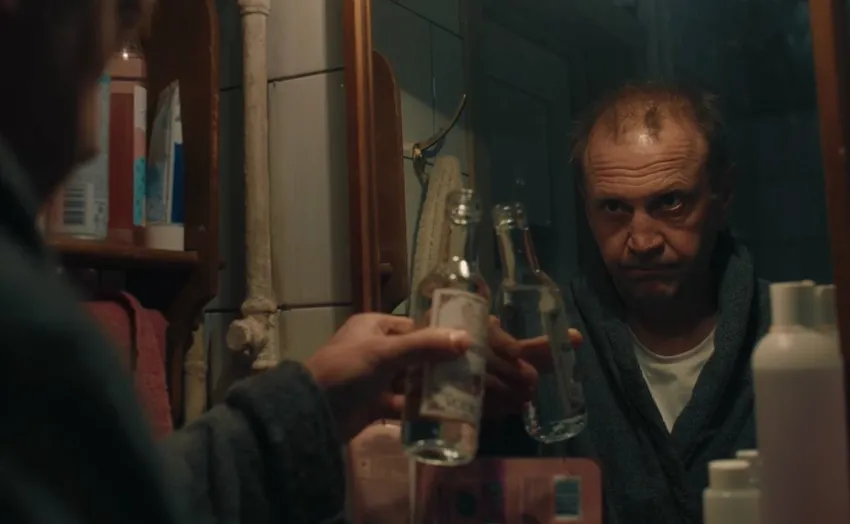 Герой Трибунцева неожиданно начинает «видеть» убийства. Кадр из сериала «Подслушано в Рыбинске», 2025, реж. Петр Тодоровский, сцен. Петр Тодоровский, Иван Баранов