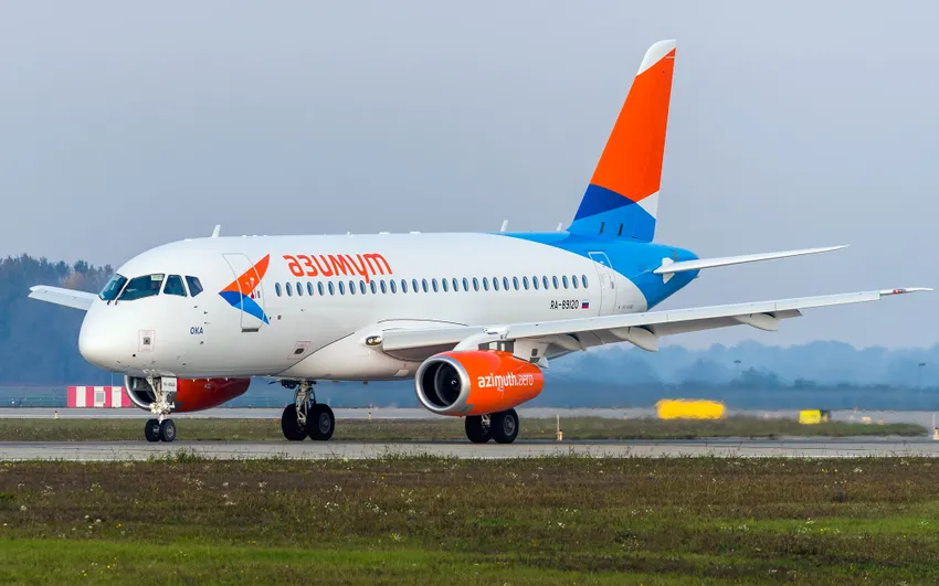 Самолет SSJ-100. Фото: авиакомпания "Азимут"