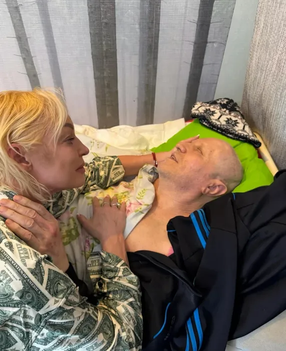 Анастасия Волочкова с отцом Юрием. Фото: соцсети