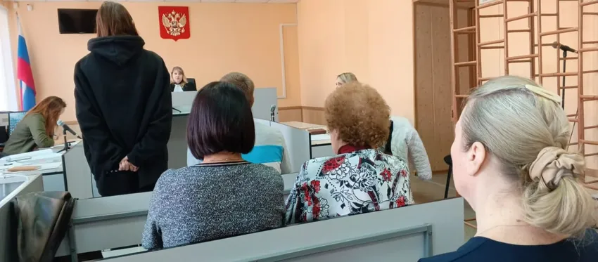 Аферисток задержали, но пока они не подпадают под "уголовку" из-за возраста. ФОТО: T.ME/MASH_SIBERIA