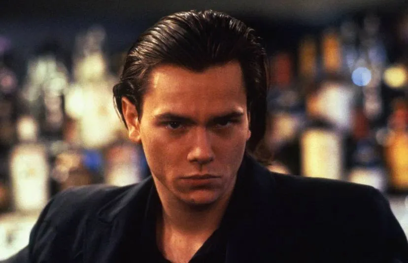 Брат актера умер в 23 года... Кадр из фильма "То, что называют любовью", 1993, реж. Питер Богданович
