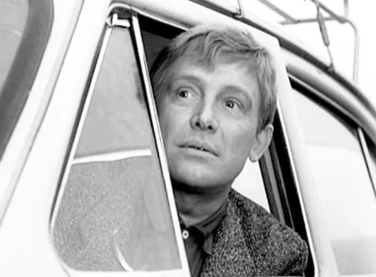 Смоктуновский в роли Деточкина. Кадр из фильма «Берегись автомобиля», 1966, реж. Эльдар Рязанов