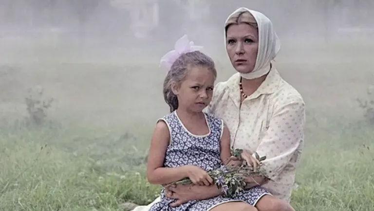 Галина Польских. Кадр из фильма "Белые росы", 1984, реж. Игорь Добролюбов