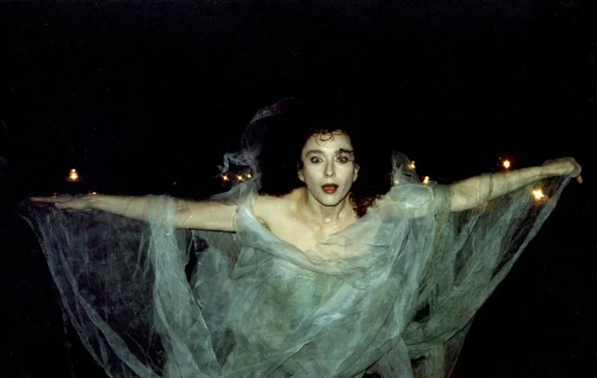 Вертинская парила в кадре. Кадр из фильма "Мастер и Маргарита", 1994, реж. Юрий Кара