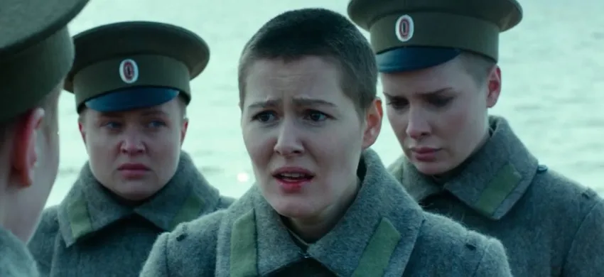 Ради роли в драме актриса побрилась налысо. Кадр из фильма "Батальонъ", 2014, реж. Дмитрий Месхиев