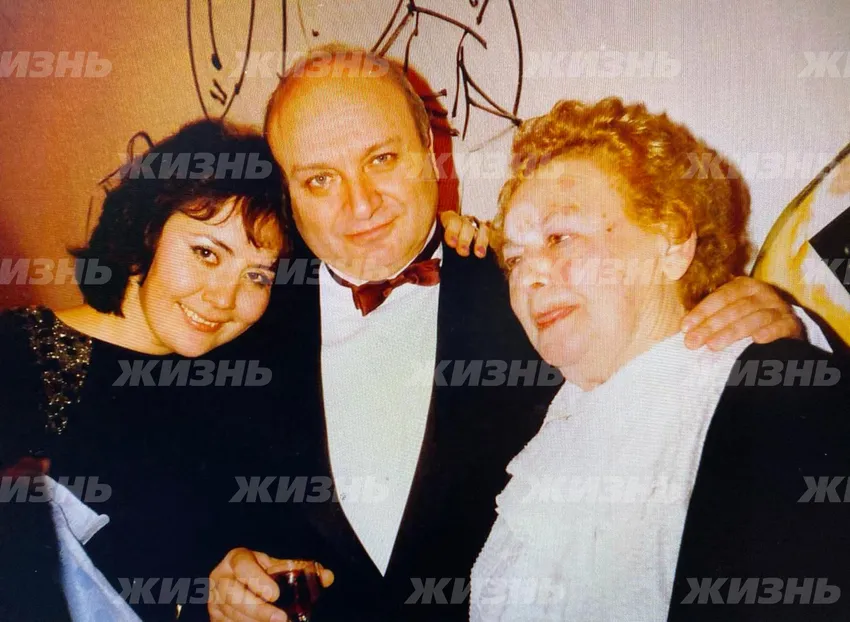 Венера Жванецкая, Михаил Маньевич Жванецкий и мама писателя Раиса Яковлевна. Фото: "Жизнь"