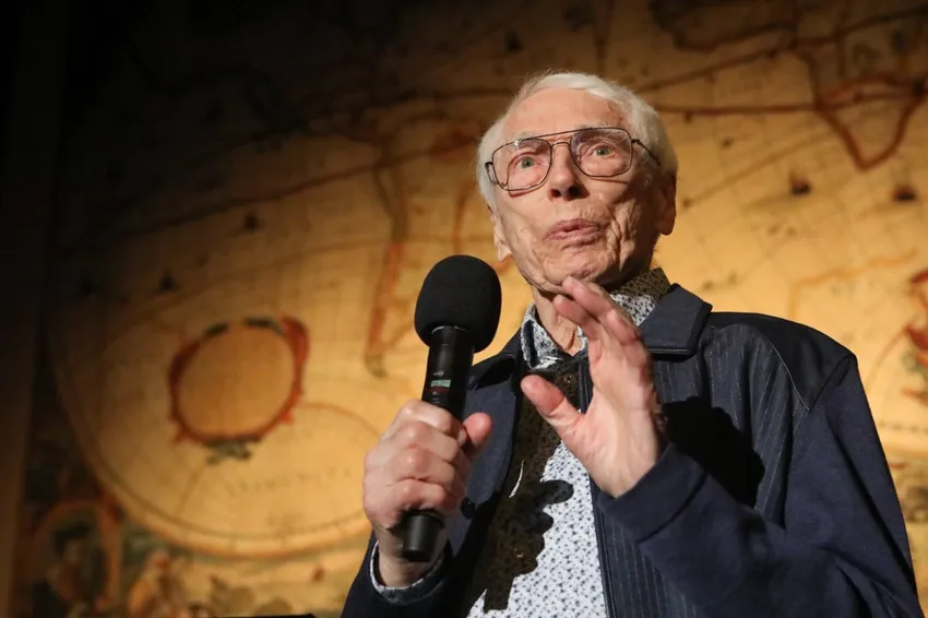 100-летний Александр Зацепин назвал песню «Берег моря» своим «любимым ребенком». Фото: соцсети