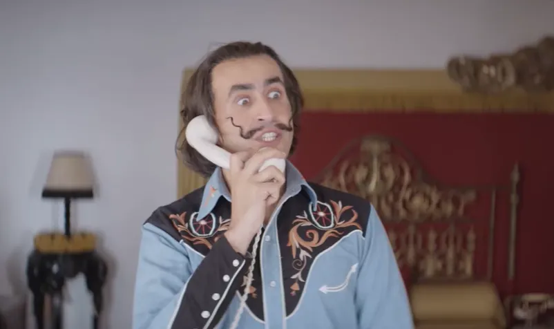 Сальвадора Дали сыграли пять актеров. Кадр из фильма "Даааааали!", 2023, реж. Квентин Дюпьё