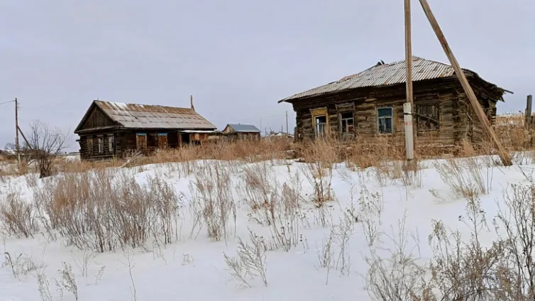 Заброшенные дома в селе Новый Кумляк (Челябинская область). Фото: «Свободная пресса»