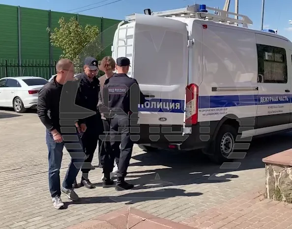 16-летнего сына адвоката Семена Мельницкого, который жестоко убил домработницу, доставили в суд. Фото: t.me/shot_shot