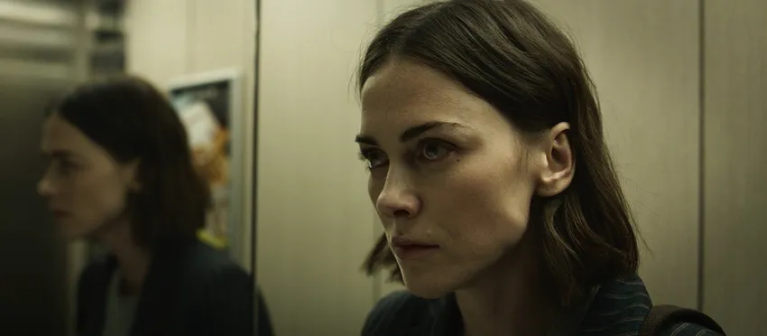 Анастасия Евграфова найдет маньяка. Кадр из сериала "Внутри убийцы", 2023, реж. Владимир Мирзоев