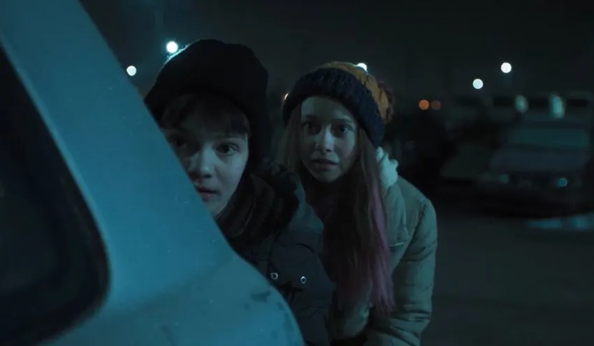 Женя обещает помощь Алине в ее беде. Кадр из сериала «Охотники за призраком», 2025, реж. Дмитрий Тюрин, сцен. Георгий Болдугеров