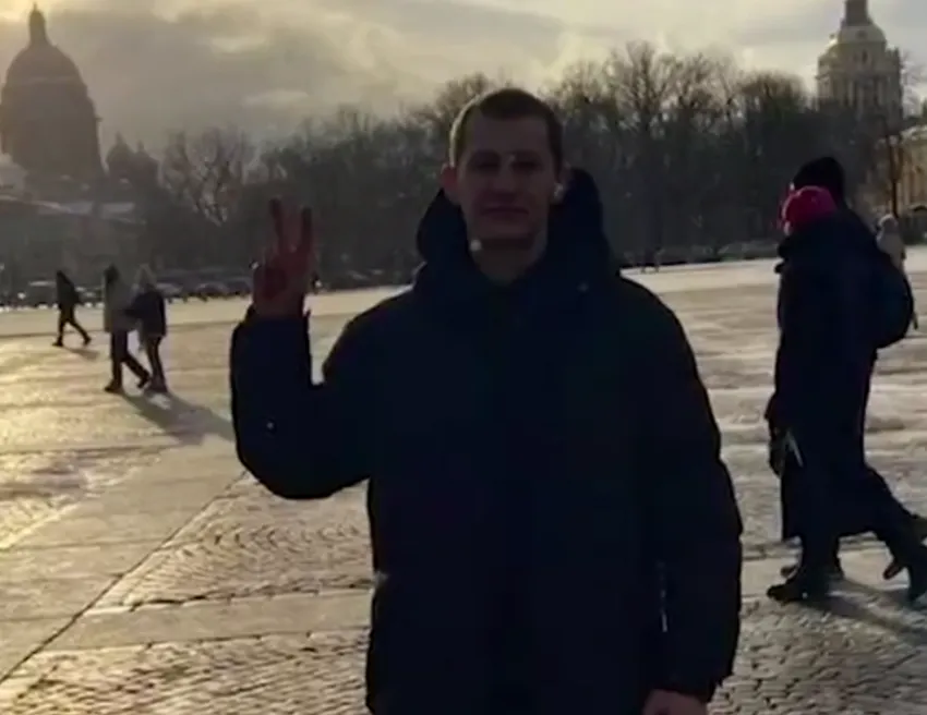 В Питере парня нашли мертвым под окнами дома, где он выпивал с маньяком. Фото: t.me/mashmoyka
