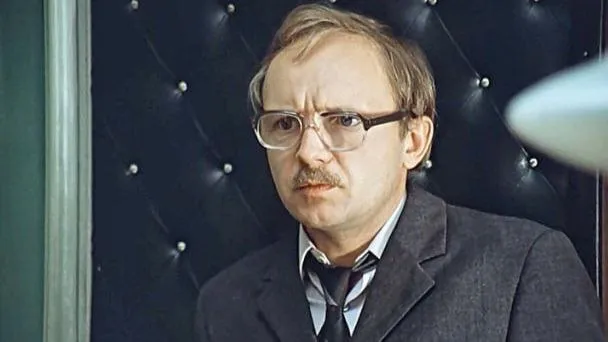 Кадр из фильма "Служебный роман", 1977, реж. Эльдар Рязанов.
