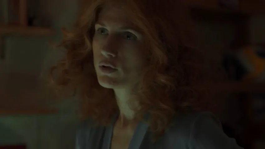 Роль мамы Жени исполнила Марьяна Спивак. Кадр из сериала «Охотники за призраком», 2025, реж. Дмитрий Тюрин, сцен. Георгий Болдугеров 