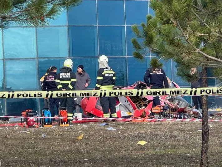 В Турции медицинский вертолет врезался в госпиталь, погибли четыре человека. Фото: haberturk.com