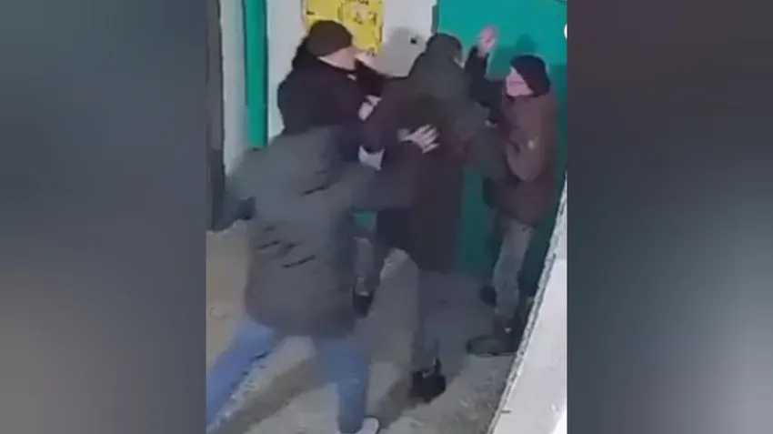 Соседи избили пенсионера из-за парковочного места. Фото:@t.me/url_mash