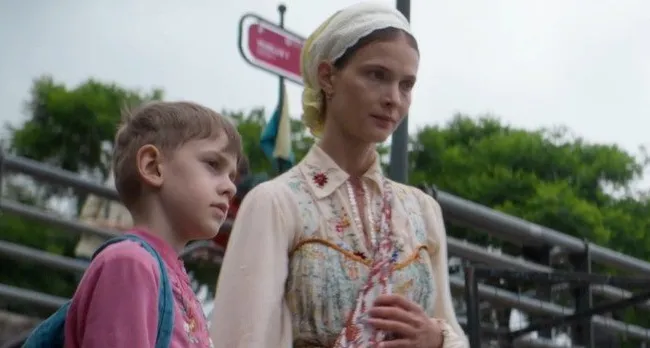 Светлана Иванова и Нил Бугаев сыграли мать и сына в новом сериале. Кадр из сериала "Эль Русо", 2024, реж. Сергей Мокрицкий