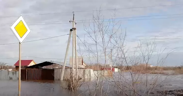 После пожаров поселок оказался полностью затоплен. Фото: @url_mash