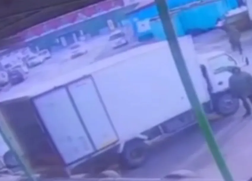 В Приморье мужчина угнал грузовик с продуктами и поехал на нем в село к брату. Фото: t.me/amur_mash