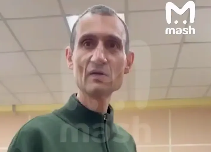 В Москве 14-летний школьник обматерил учителя, который просил его убрать телефон. Фото: @breakingmash