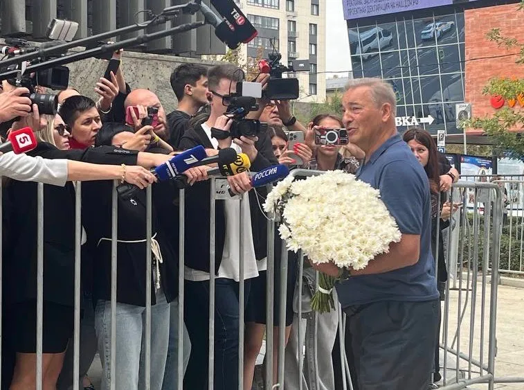 Владислав Третьяк приехал на церемонию прощания с Масляковым. Фото: "Жизнь"