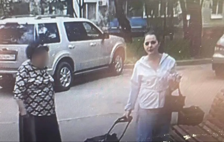 В Москве бабушка отдала шарлатанке все деньги и золото ради "снятия порчи". Фото: @t.me/moscowproc