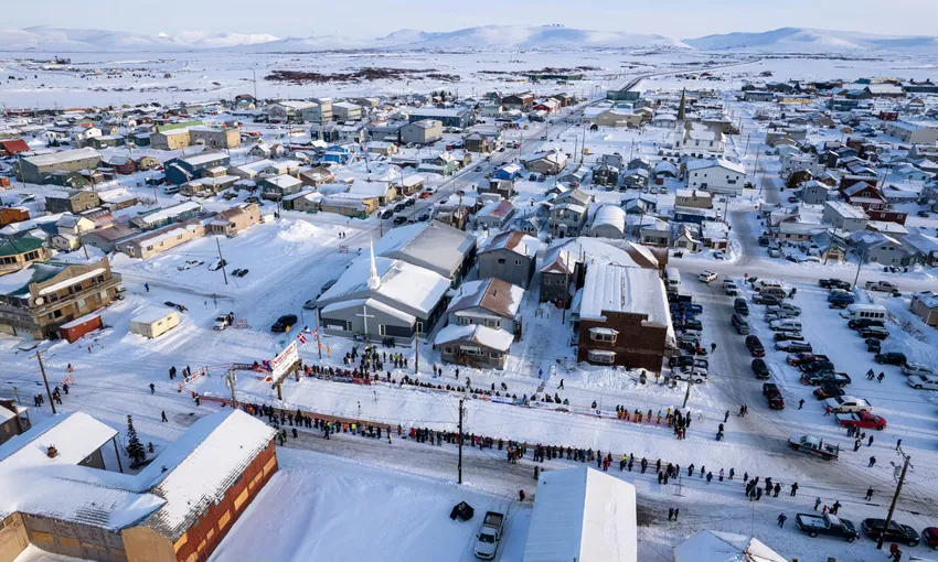 Город Ном на Аляске, куда следовал самолет. Фото: www.theguardian.com
