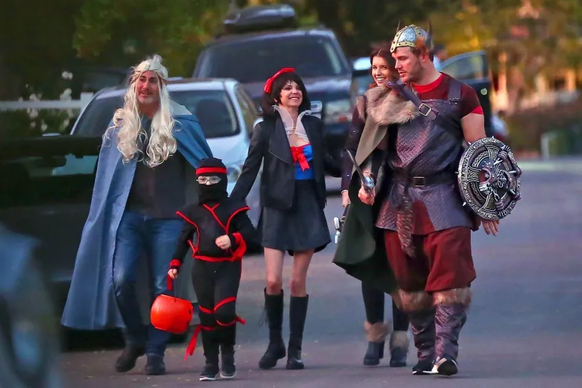 Прэтт с Анной Фэрис, женой и сыном в Хеллоуин. Фото: legion-media.ru